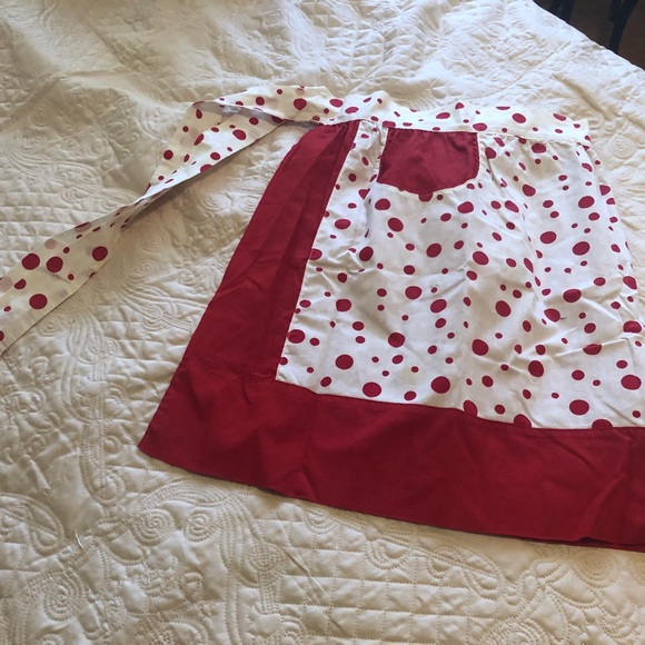 VINTAGE REVERSIBLE HALF APRON WITH POCKETS EACH SIDE RED POLKA dots 1950’s - Picture 5 of 7